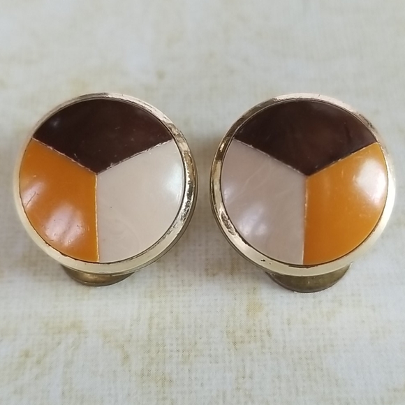 Vintage 1970s Earth Tone Inlaid Clip Earrings Gold Tone - Picture 14 of 16